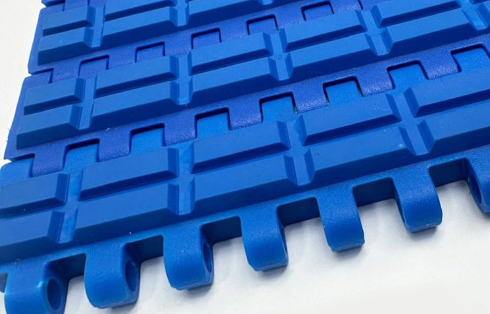 Üstü kauçuk kaplamalı 25,4 mm hatveli plastik modüler bantlar